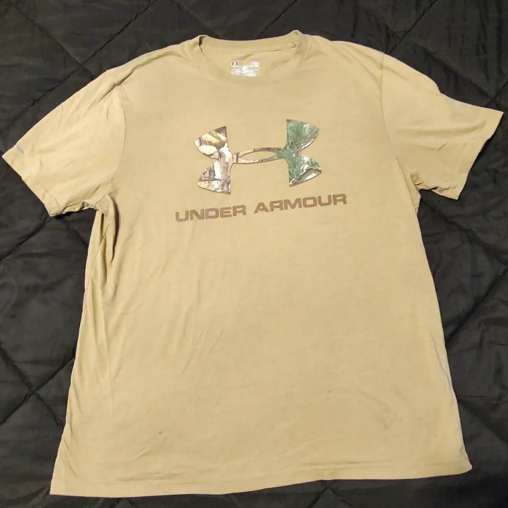 Under Armour T-shirt - Picture 2 of 3